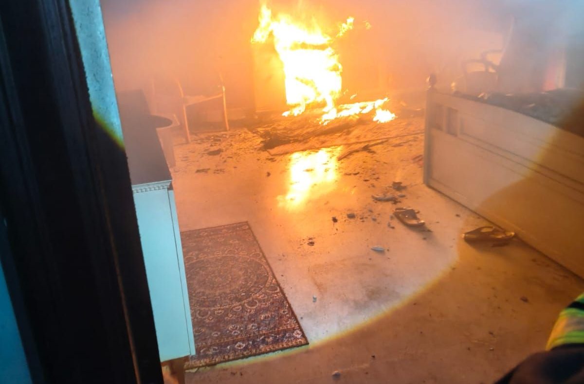 पूर्व डीजीपी के घर में आग और दमकल कर्मी