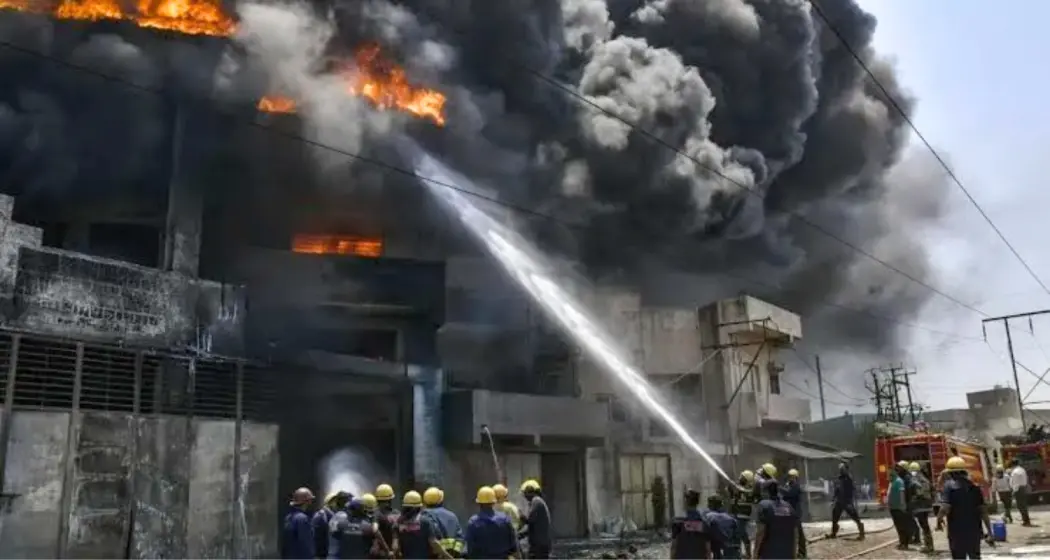 काकीनाड़ा पटाखा कारखाने में हुए विस्फोट का दृश्य