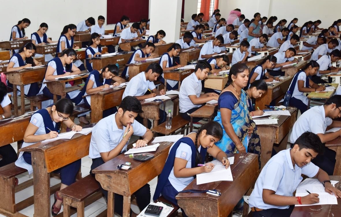 भारत में एक समान शिक्षा नीति पर उठता सवाल