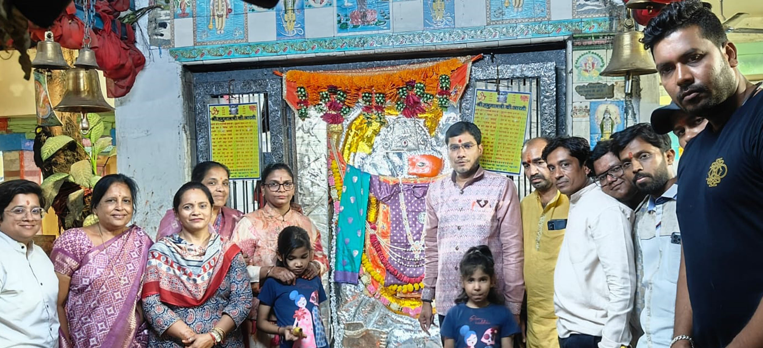 हनुमान जन्मोत्सव शोभायात्रा में बैंड बाजा और कलाकार