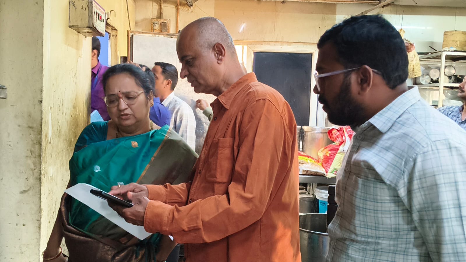 ग्रेटर हैदराबाद नगर निगम का खाद्य सुरक्षा अभियान, होटलों को नोटिस