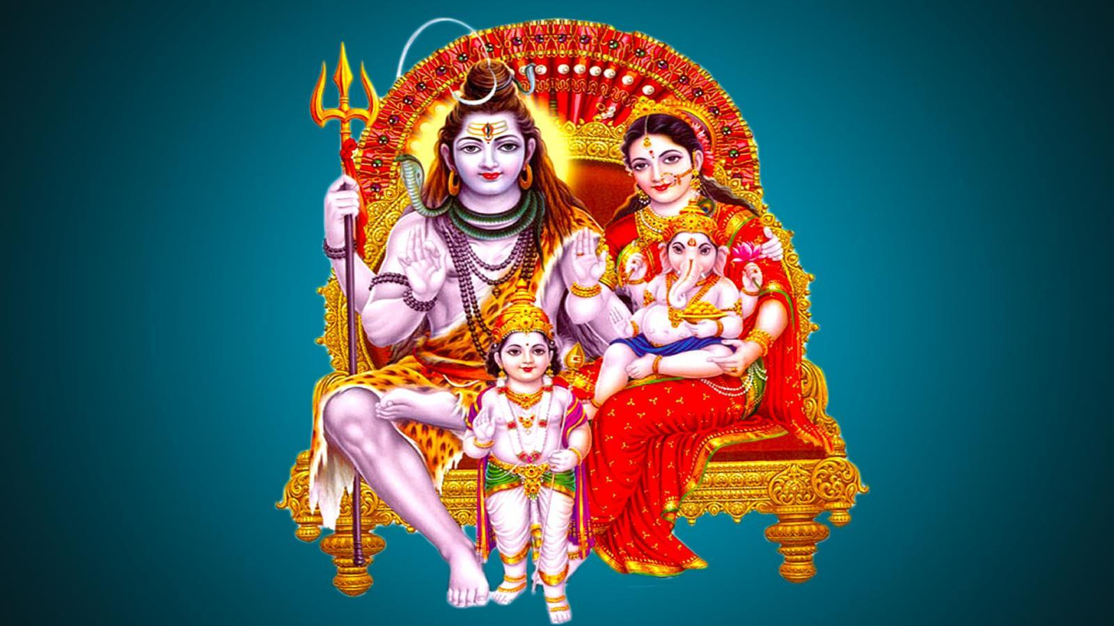मासिक शिवरात्रि पर शिवलिंग का अभिषेक करते श्रद्धालु