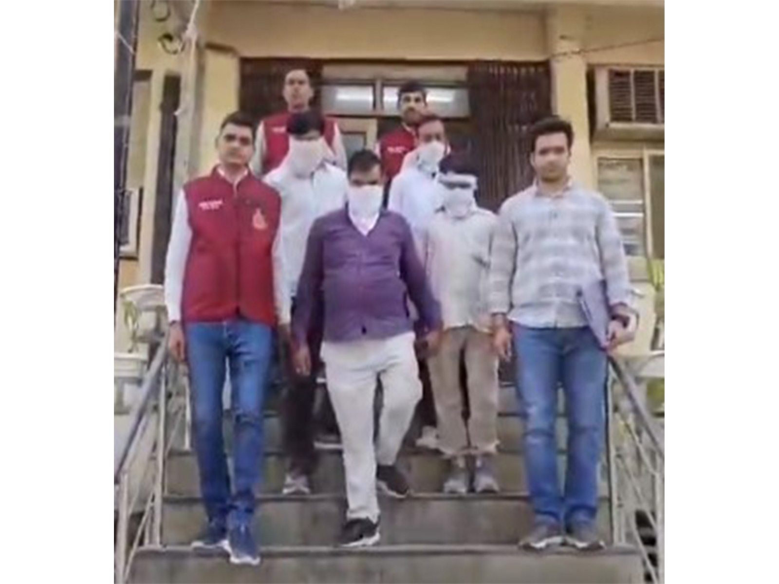 दिल्ली में LPG सिलेंडर जमाखोरी का भंडाफोड़, 4 पर केस