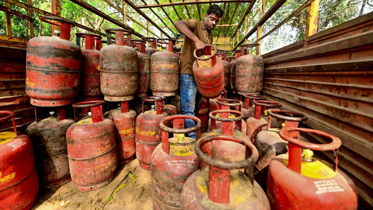 दिल्ली में LPG गैस रैकेट का भंडाफोड़, 248 सिलेंडर जब्त