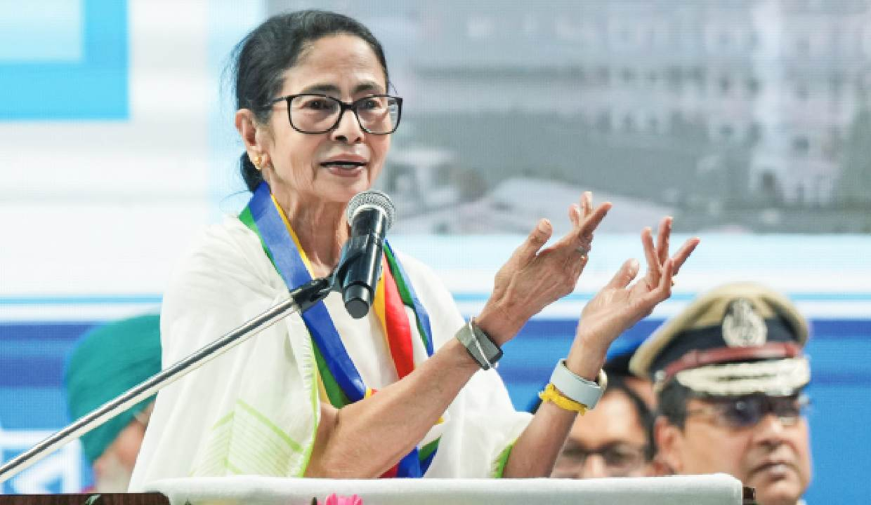 SIR विवाद: ममता बोलीं- 8 लाख मतदाताओं के नाम हटे