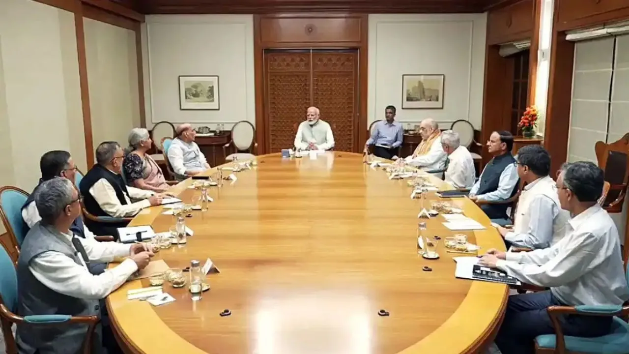 पश्चिम एशिया में बढ़ते संकट पर भारत में सर्वदलीय बैठक बुलाई गई है। क्या निकलेगा इस महामंथन से समाधान?