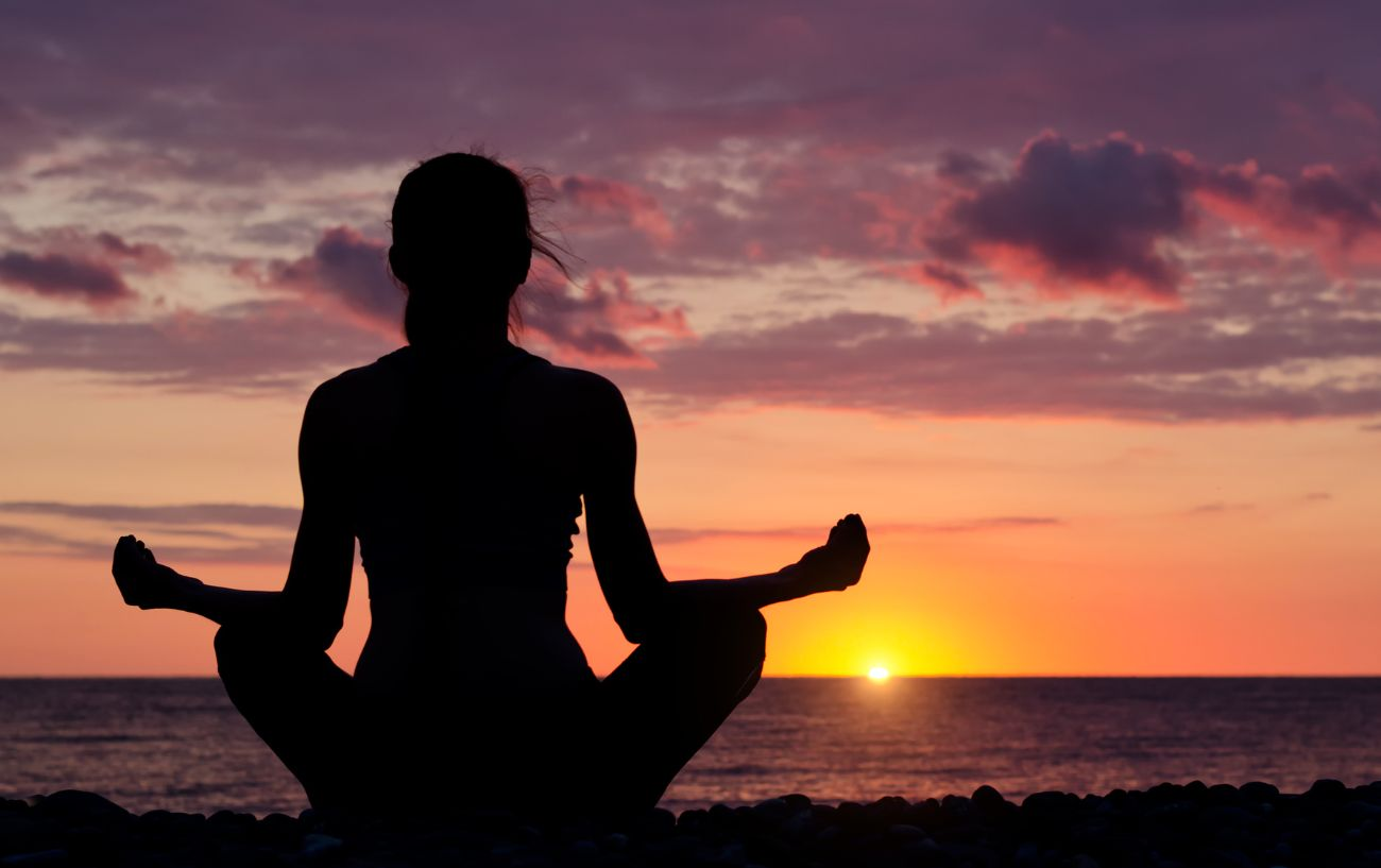 ध्यान में लीन व्यक्ति के चारों ओर प्रकाश का आभा मंडल