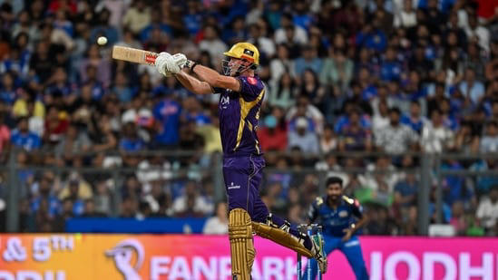 मैच के दौरान कैमरन ग्रीन मैदान पर