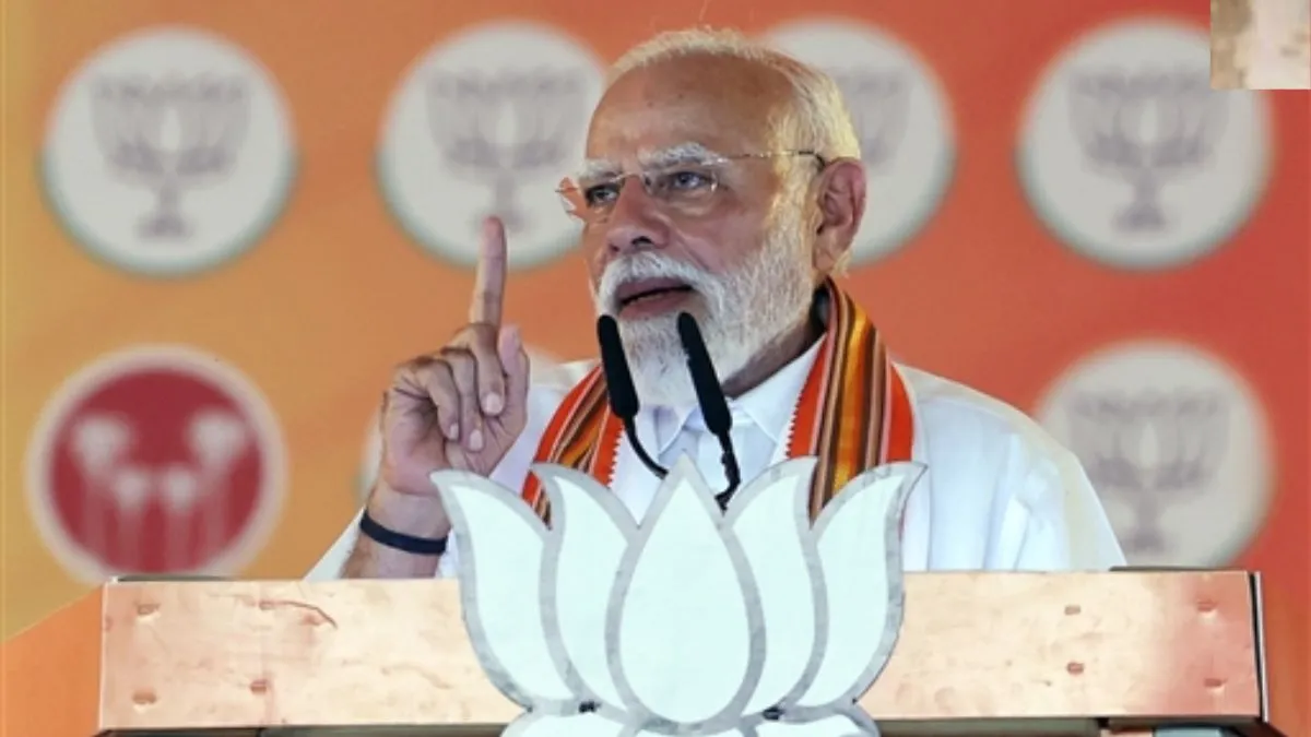 पीएम मोदी घुसपैठ पर बयान देते हुए