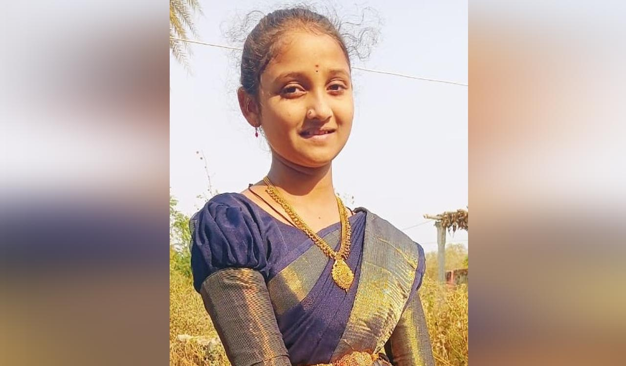 छात्रा की आत्महत्या के बाद शिक्षकों पर कार्रवाई