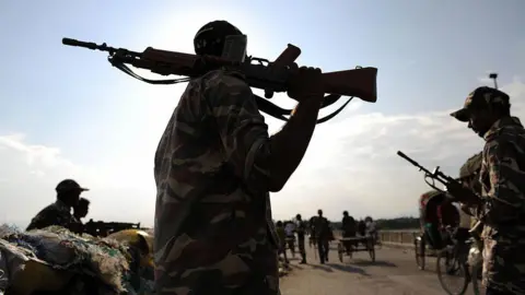 नौ माओवादियों ने पुलिस के सामने किया आत्मसमर्पण