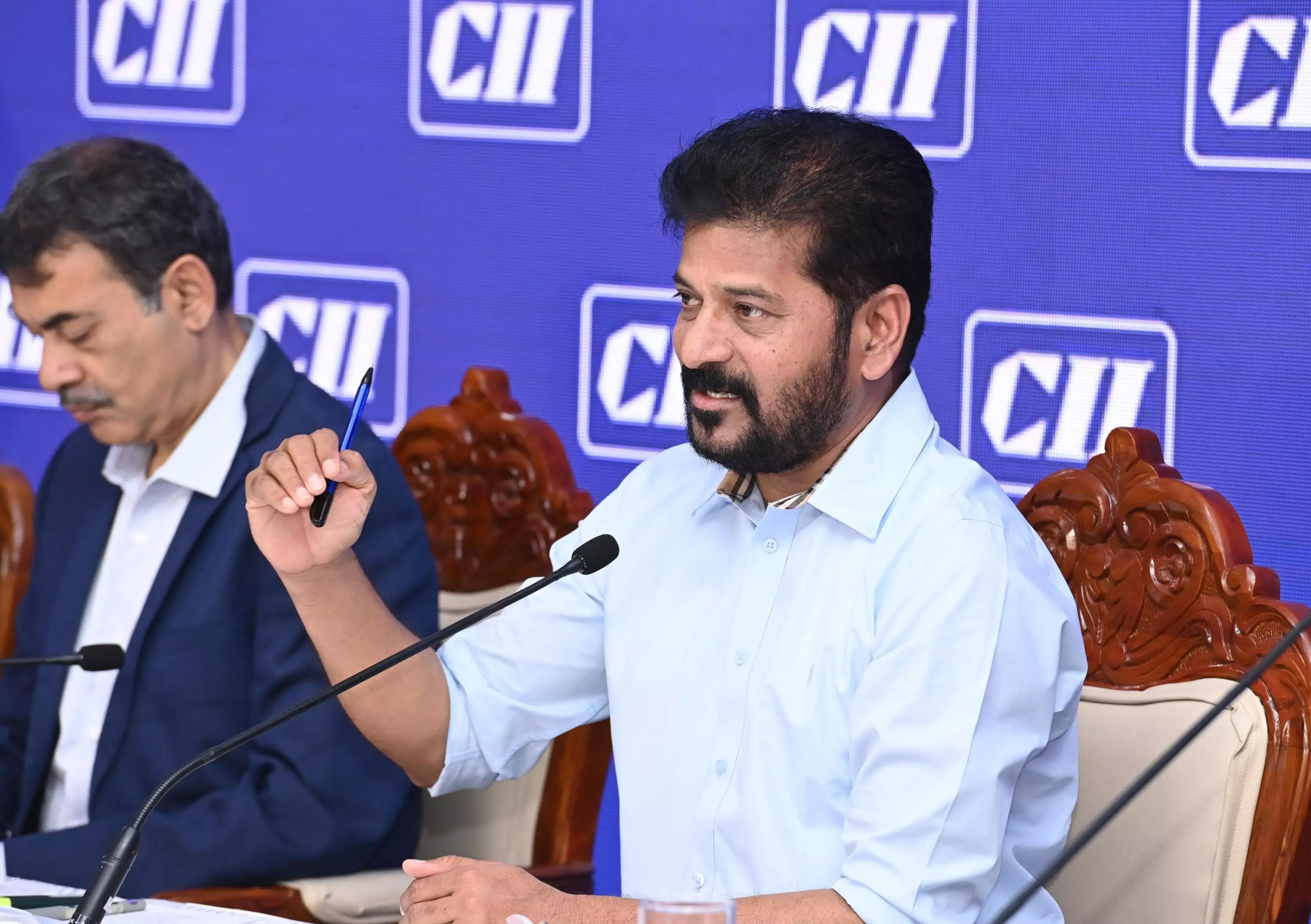 सरकारी विभागों के लिए इलेक्ट्रिक वाहन खरीदने के निर्देश