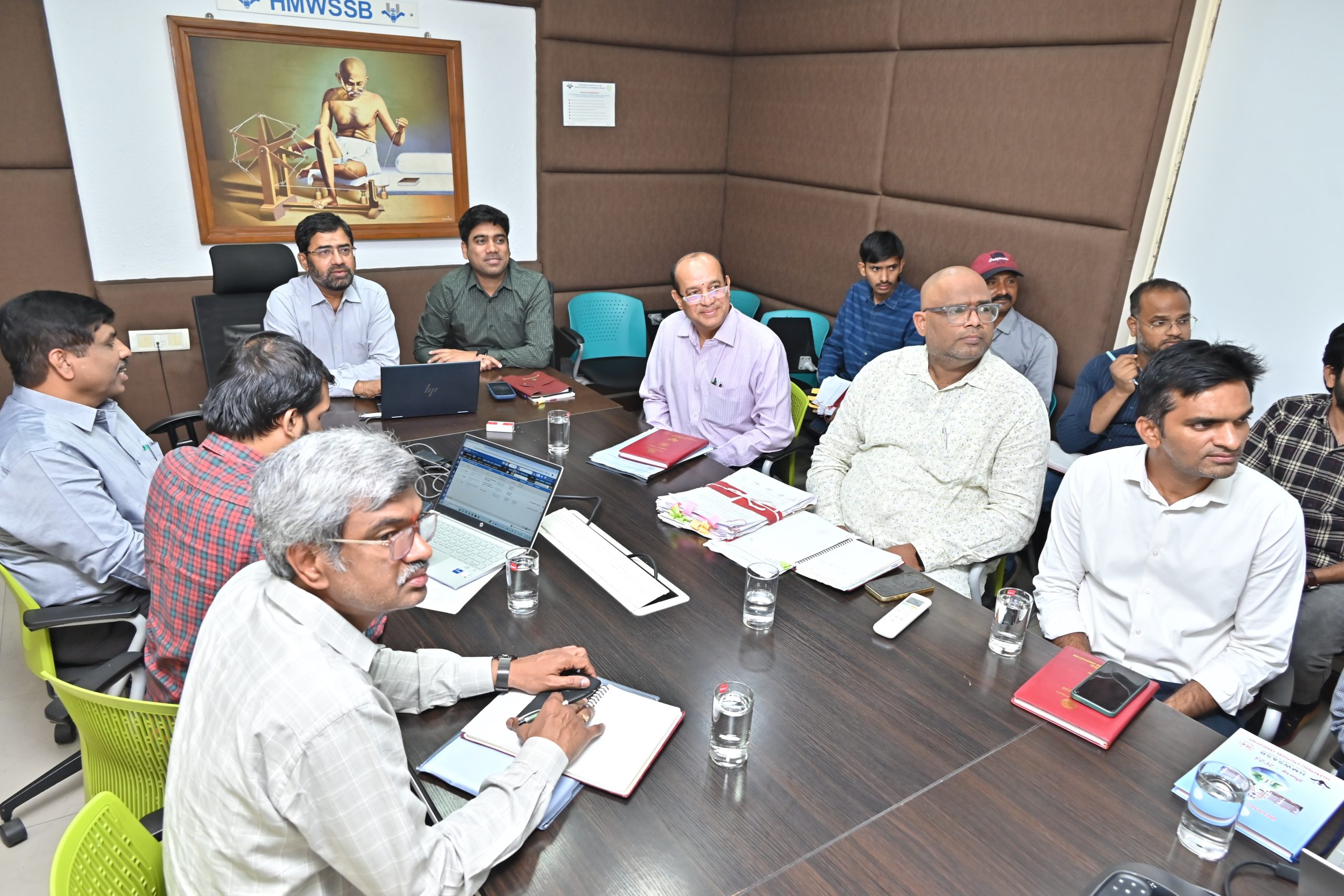 जलबोर्ड में ई-ऑफिस सिस्टम का शुभारंभ करते अधिकारी