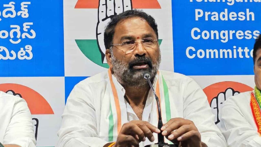 खेल मंत्री बजट समीक्षा बैठक करते हुए