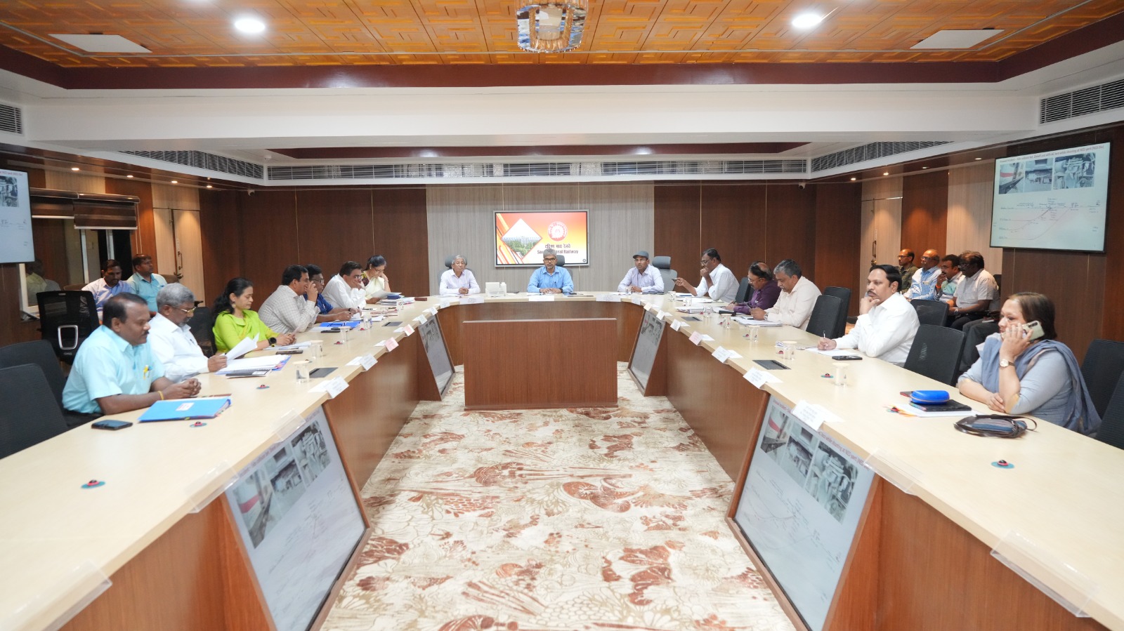 दक्षिण मध्य रेलवे महाप्रबंधक ने सुरक्षा समीक्षा की