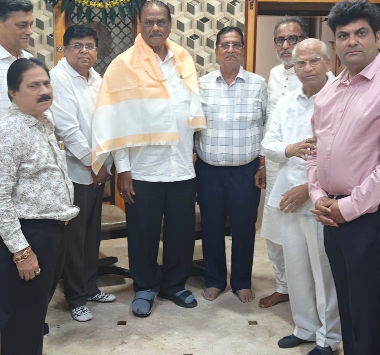 जैन सोसाइटी बैठक में स्कूल भवन निर्माण निर्णय