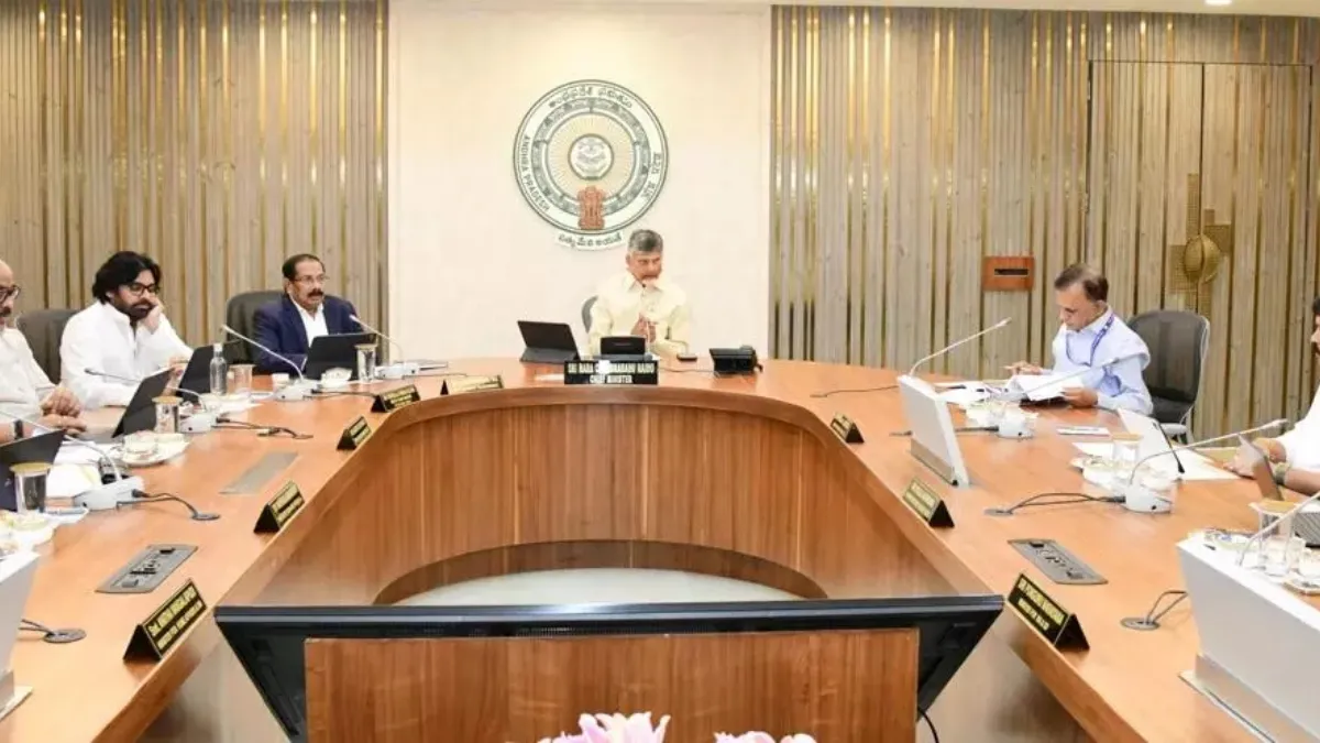 आंध्र प्रदेश सरकार ने स्थानीय कैडर के पदों पर भर्ती में स्थानीय लोगों के लिए 95 फीसदी आरक्षण लागू किया है।