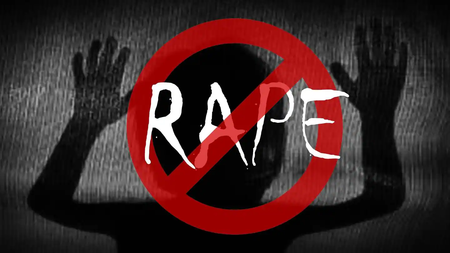 पुलिस हिरासत में ले जाए जाते आरोपी