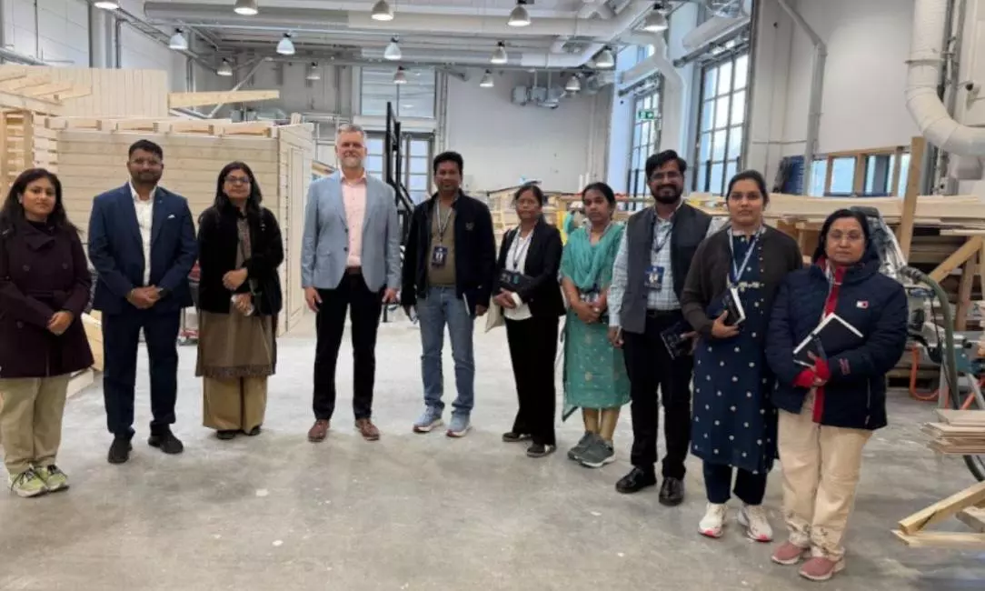 फिनलैंड शिक्षा मॉडल का अध्ययन करता प्रतिनिधिमंडल