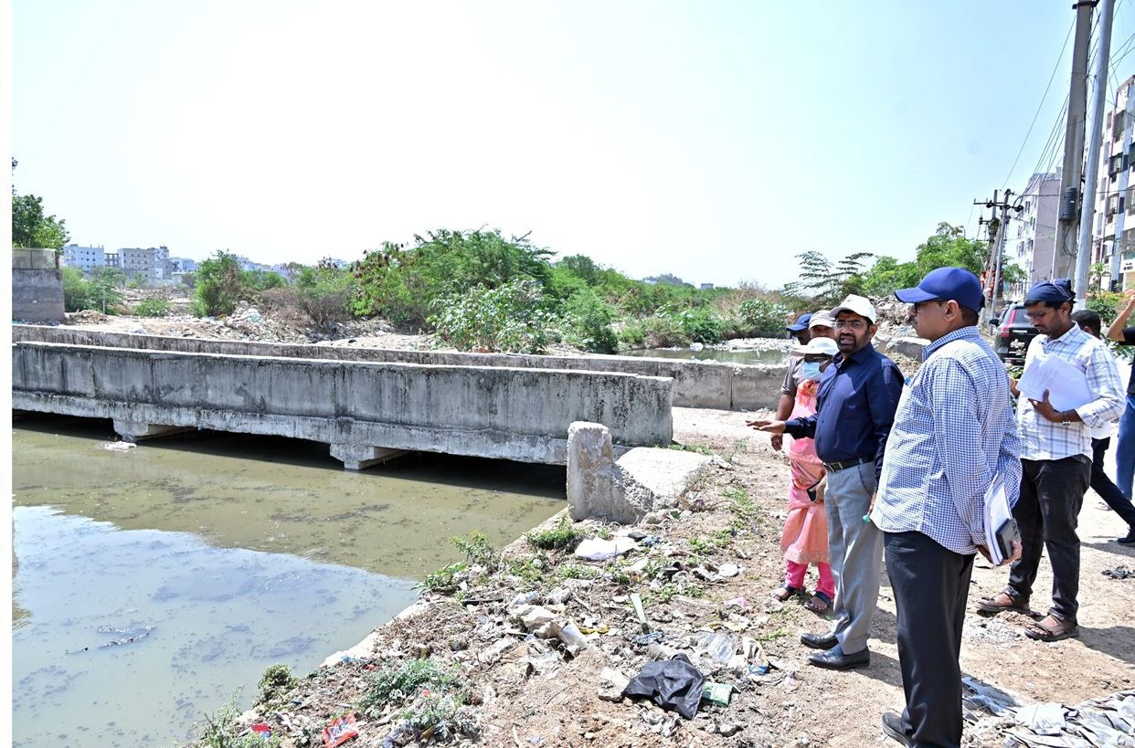 नेकनामपुर में नए सीवेज ट्रीटमेंट प्लांट का निर्माण स्थल